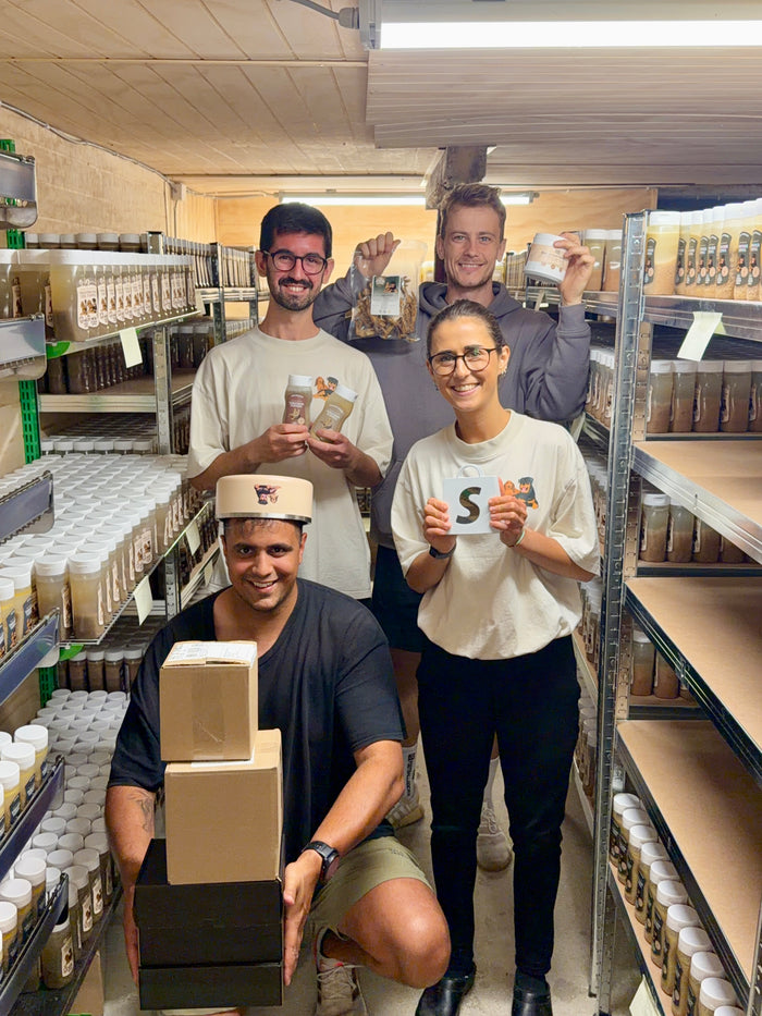 Teamet bakom Avlskovgaard med produkter och paket